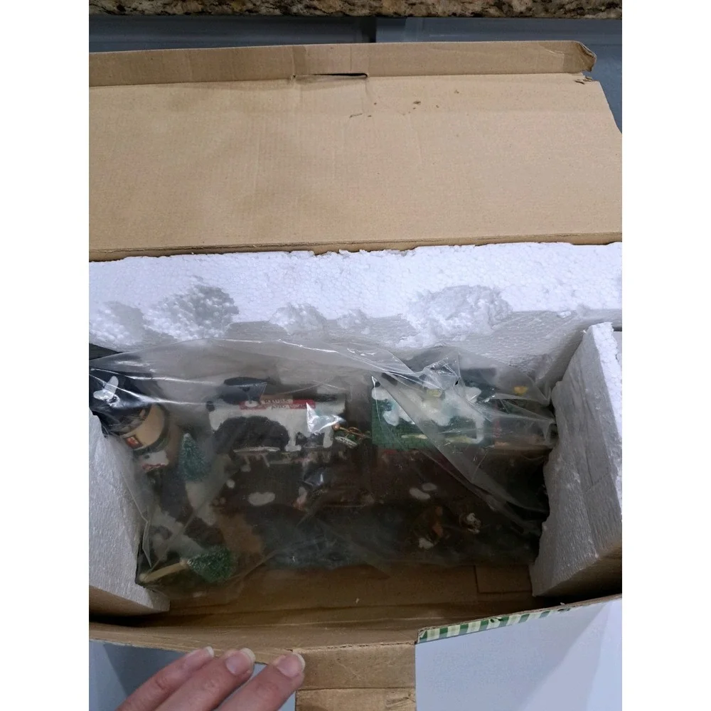 LIGHTED NAUTICAL SCENE RARE‎ LIGHTHOUSE CAPE COD PIRATES PARROT CHRISTMAS BOX
